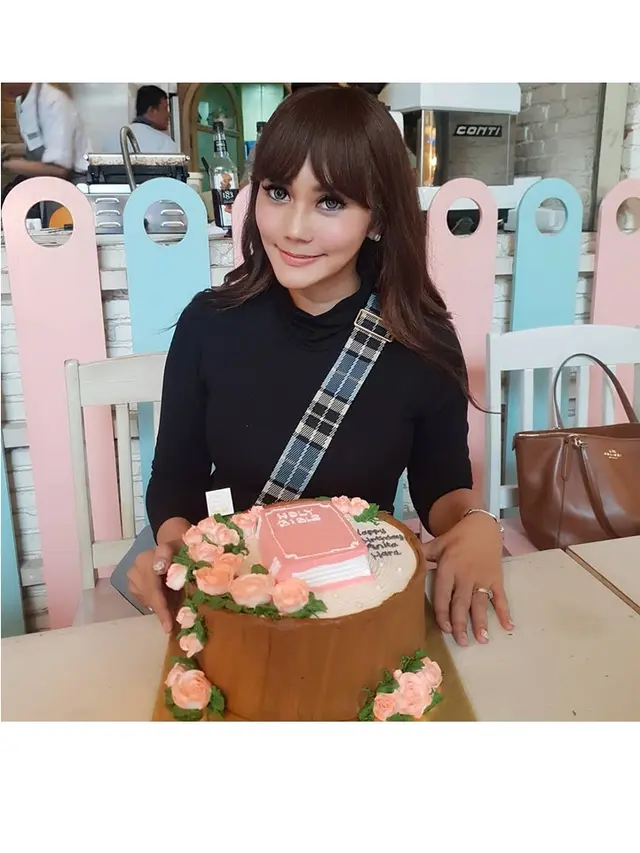 Vakum dari Dunia Entertain, Ini 7 Potret Terbaru Anita Hara