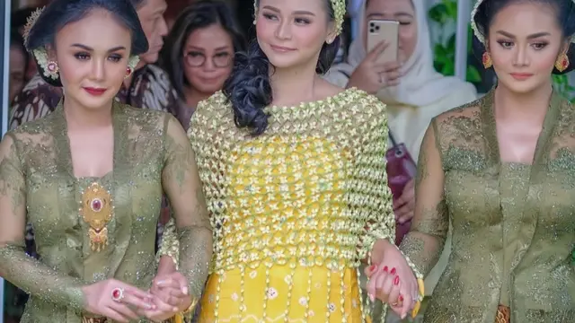 6 Potret Kebersamaan Yuni Shara dan Dua Adiknya, Selalu Kompak