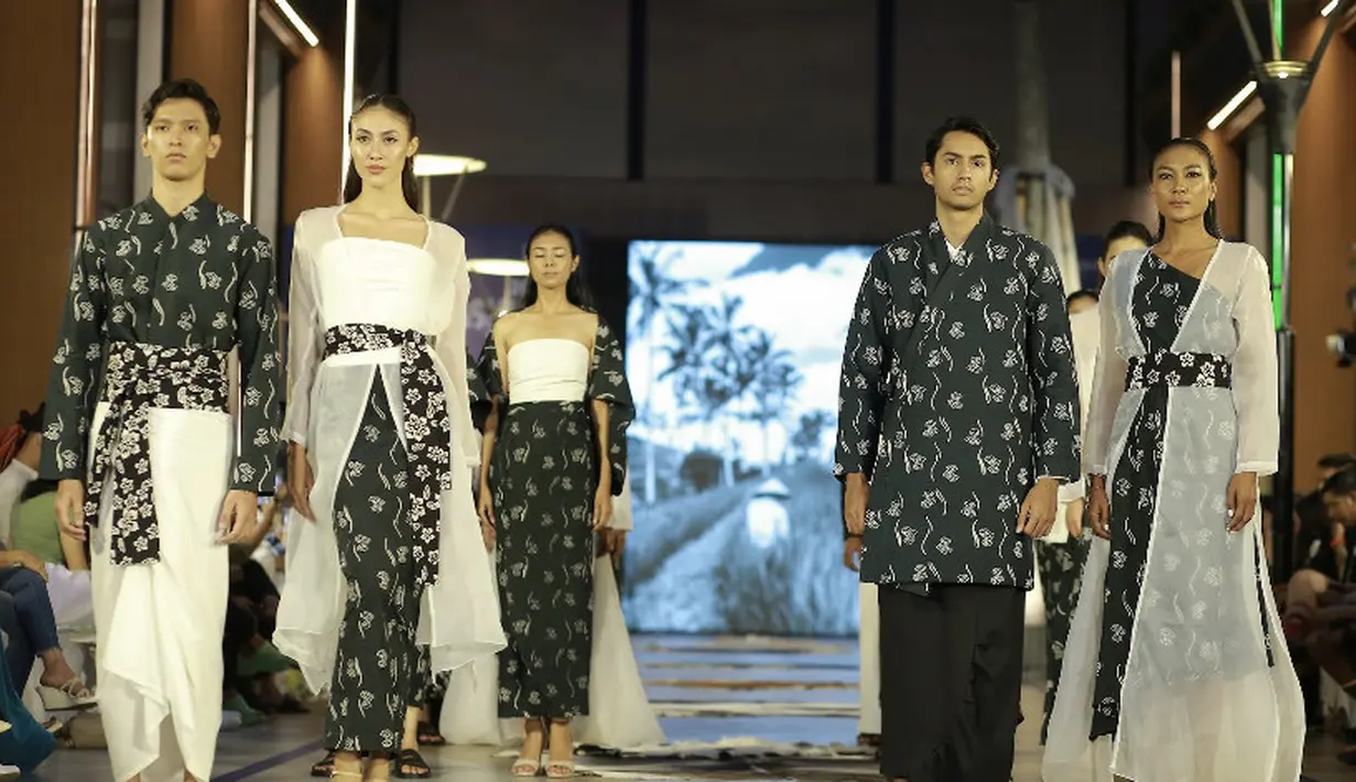 Fatih Indonesia meluncurkan koleksi bernuansa hitam putih untuk pria dan wanita. Memiliki detail corak yang diaplikasikan pada atasan, outer, dan bawahan.  [Credit: IFC]