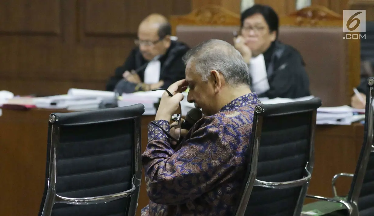 Terdakwa dugaan suap proyek PLTU Riau-1 yang juga mantan Dirut PLN, Sofyan Basir memberi keterangan saat menjalani sidang lanjutan di Pengadilan Tipikor, Jakarta, Senin (23/9/2019). Sidang mendengar keterangan terdakwa. (Liputan6.com/Helmi Fithriansyah)