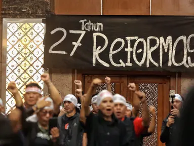 Sejumlah aktivis 98 saat menghadiri diskusi publik refleksi reformasi 1998 di Jakarta, Sabtu (24/5/2025). (Liputan6.com/Angga Yuniar)