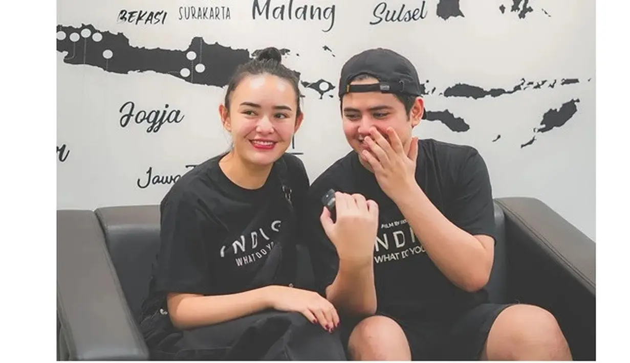 Potret kedekatan Amanda Manopo dan Aliando Syarief. (Sumber: Instagram/indigomovie_official)