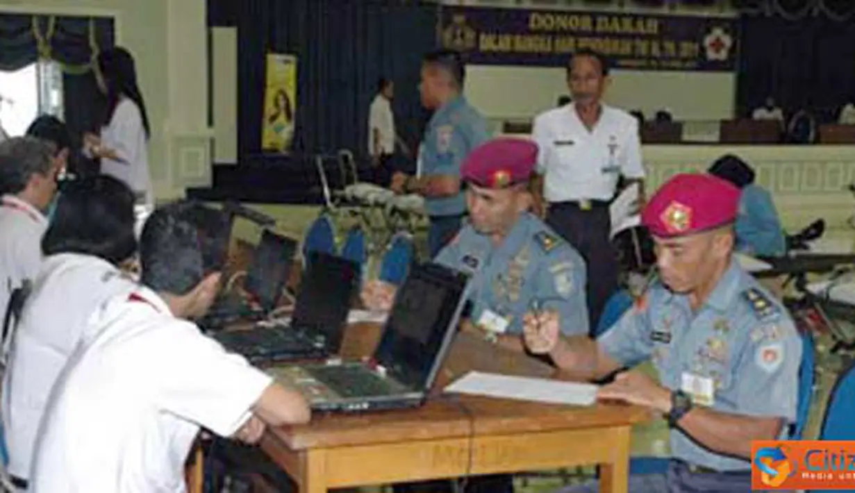 Citizen6, Surabaya: Kegiatan pendaftaran para peserta donor darah di Gedung R Moeljadi Kobangdikal dalam rangka Hardikal ke 65. (Pengirim: Rohman Arif)