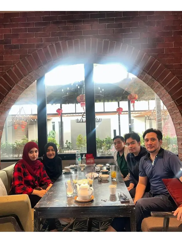 Pindah Kanada Usai Lebaran, Ini 6 Potret Cindy Fatikasari dan Anak Kembarnya