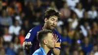 Reaksi gembira Lionel Messi saat laga Barcelona kontra Valencia, di Mestalla (7/10/2018).  (AFP / Jose Jordan)