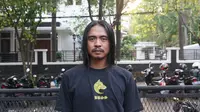 Penyanyi solo asal Bandung, Mawang membuat lagu tentang Persib bersama rekannya Ezza Rush. (Liputan6.com/Huyogo Simbolon)