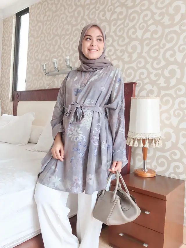 Usia Kehamilan 5 Bulan, Ini 6 Potret Vebby Palwinta Pamer Baby Bump
