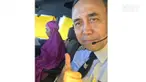 Sarah Widyanti mendadak viral lantaran fotonya sedang salat di kokpit beredar di dunia maya. 
