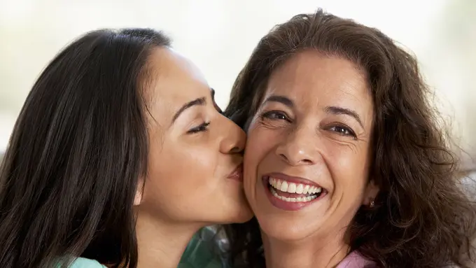 Belum Minta Cucu, Tapi Omongan Ini Menunjukkan Adanya Restu Ibu