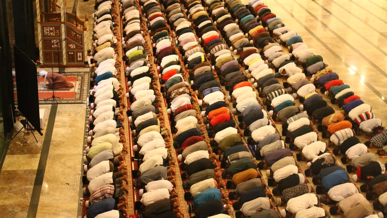 Kantor Dinas Gubernur Ini Pindah ke Masjid
