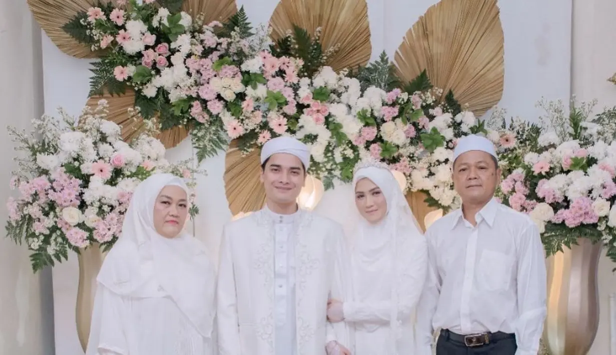 Potret Pernikahan Alvin Faiz dan Henny Rahman (Intagram/umi_yuni_syahla_aceh)