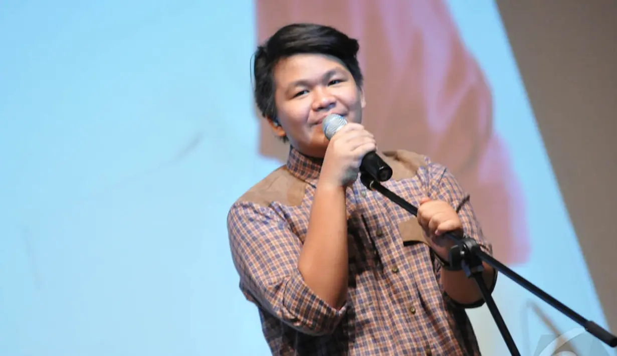 Kiki CJR saat perayaan ulang tahunnya yang ke-17 di kawasan Kuningan, Jakarta, Minggu (4/1/2015). (Liputan6.com/Panji Diksana)