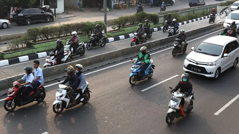 Bermental Buruk, Banyak Pengendara Terobos Jalur Transjakarta Meski Jalanan Lengang