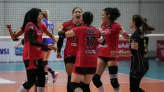 Menghadapi Bandung BJB Tandamata, Jakarta Pertamina Fastron menang tiga gim langsung (25-19, 25-22, 16-25). Kemenangan atas BJB Tandamata, membuat skuad asuhan Octavian menjadi tim yang tidak terkalahkan. (Bola.com/Bagaskara Lazuardi)