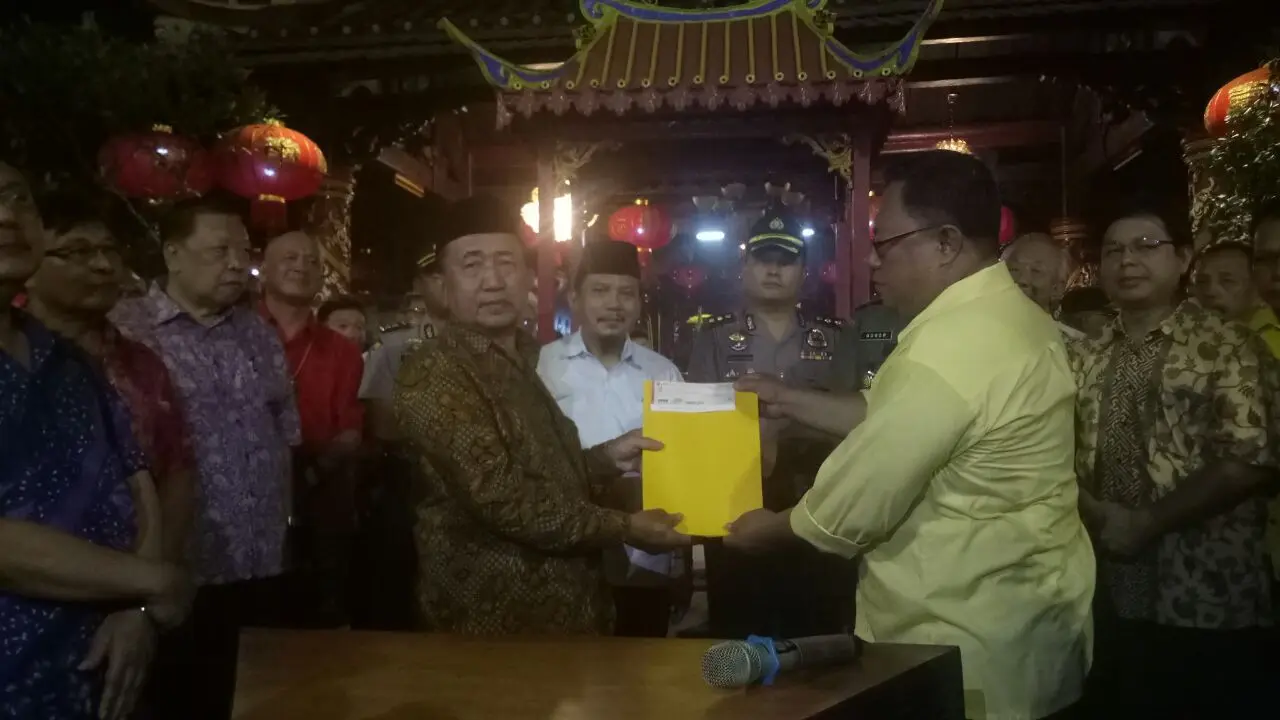 Pengurus Perkumpulan rumah ibadah vihara, Cetya San Lintang di Kota Tangerang, melakukan aksi peduli terhadap muslim  Rohingya 
