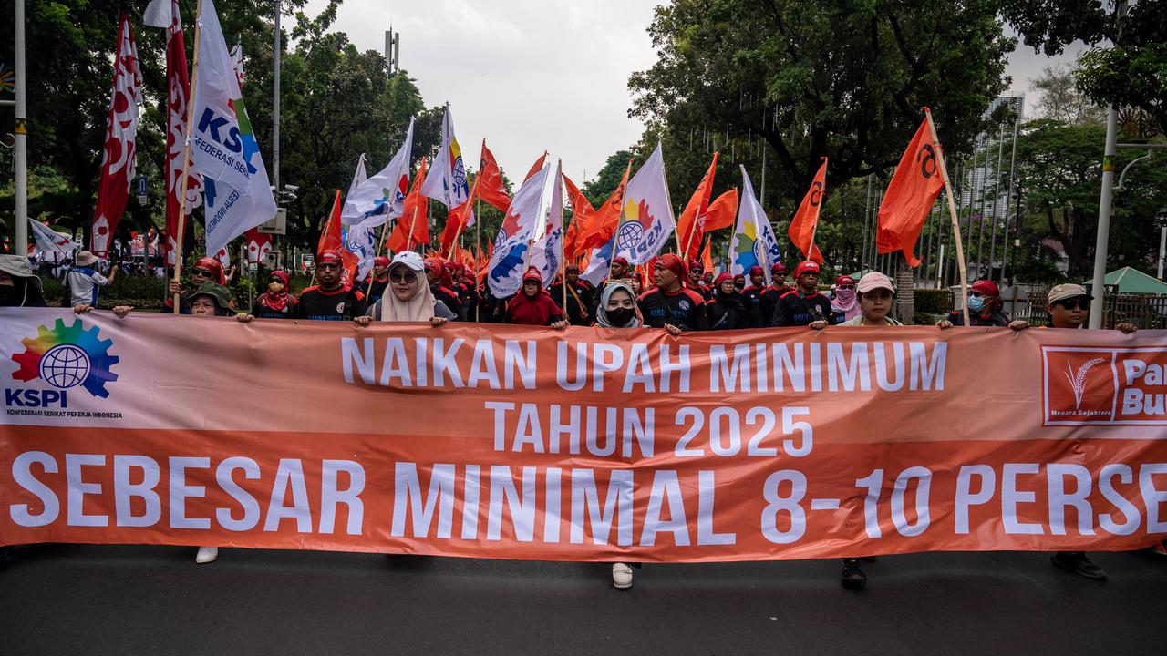 Kembali Berunjuk Rasa, Buruh Minta Kenaikan UMP 2025 Hingga 10 Persen