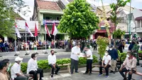 Presiden Jokowi dan Menko Airlangga Serahkan Bantuan Tunai ke PKL Malioboro