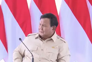 Prabowo memimpin rapat di Aceh Tamiang. (youtube sekretariat presiden)