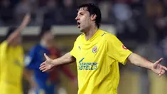 Villarreal's Joan Capdevila reacts during their Spanish league football match against Barcelona at Madrigal Stadium in Villarreal on December 21,2008. AFP PHOTO/DIEGO TUSON