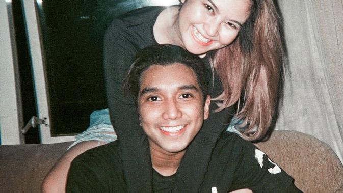 Jarang Tersorot, Ini 6 Potret Kemesraan Gabriella Larasati ...