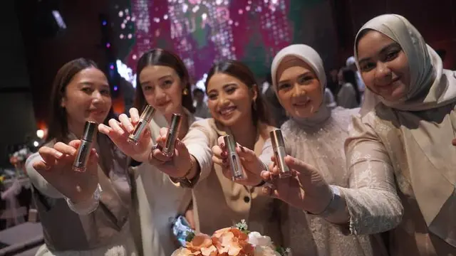 Produk Kecantikan Hasil Kolaborasi 7 Makeup Artist Profesional Indonesia dengan 7 Warna Eksklusif