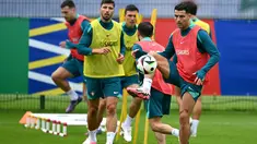 Penyerang Portugal #07 Cristiano Ronaldo mengambil bagian dalam sesi latihan selama Euro 2024 di base camp tim di Harsewinkel, Rabu (3/7/2024). (PATRICIA DE MELO MOREIRA / AFP)