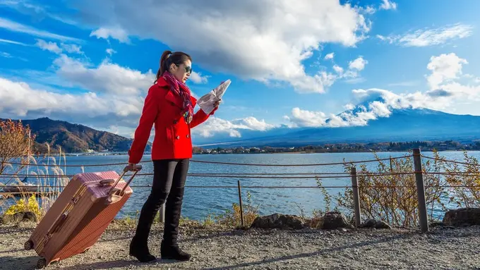 Solo Trip bagi Perempuan: Rahasia Aman dan Nyaman di Setiap Perjalanan (Foto dok: Freepik/tawatchai07)