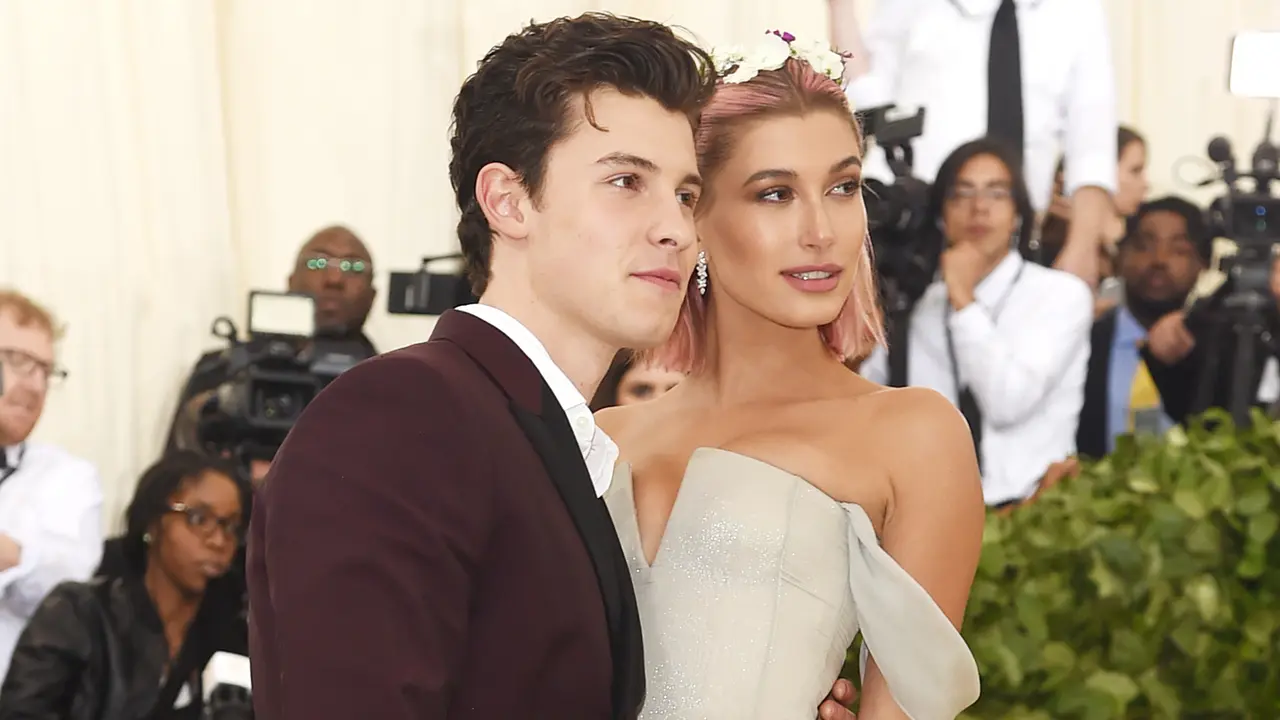 [Bintang] Shawn Mendes dan Hailey Baldwin