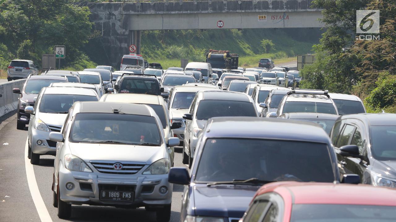 Arus mudik di Tol Bawen