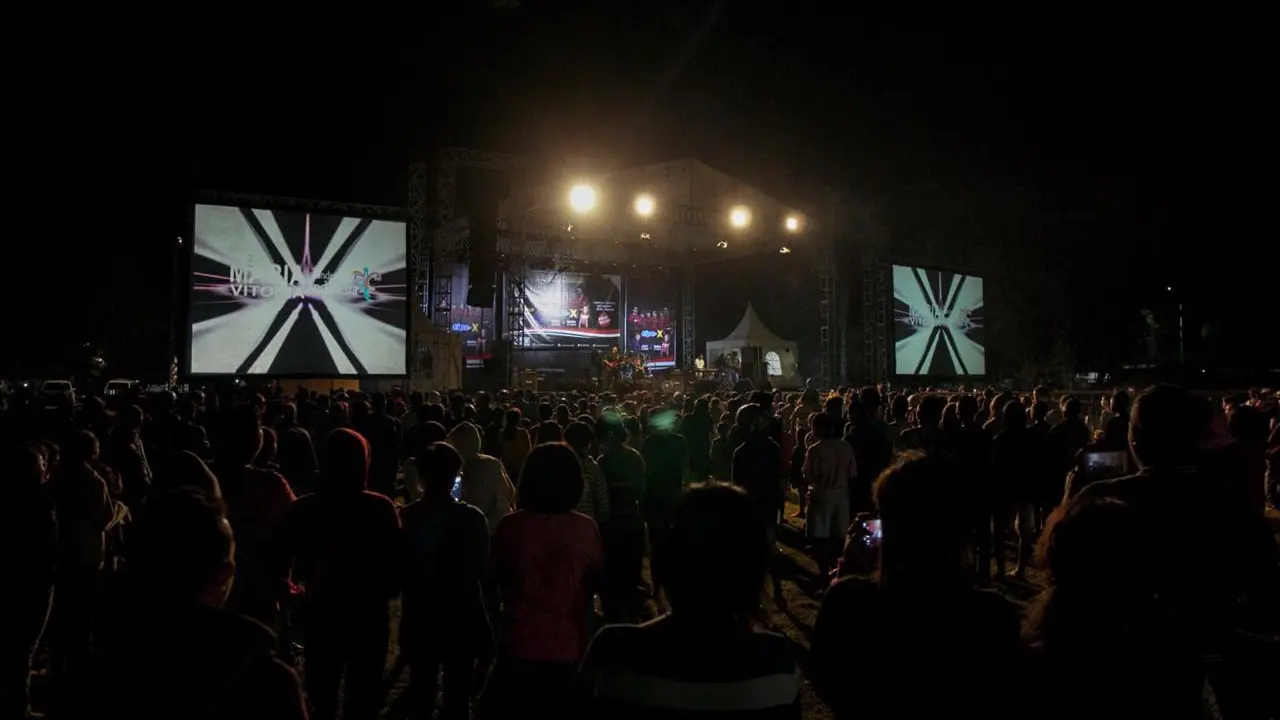 Dibanjiri Wisman 5 Benua, Konser Musik Kefamenanu Semakin Eksotis dan Berwarna 