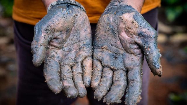 Ilustrasi Pekerja Sanitasi.