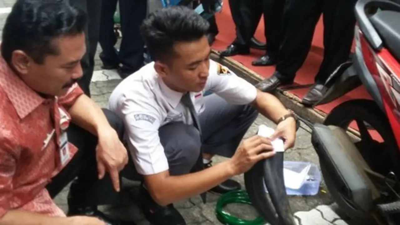Siswa SMK di Pekalongan Ciptakan Alat Tambal Ban Portable
