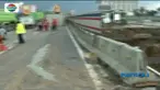 Truk kontainer tersebut menabrak pembatas proyek lantaran diduga sang sopir mengantuk.