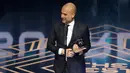 Pelatih Manchester City, Pep Guardiola memberikan sambutan setelah memenangkan penghargaan pelatih terbaik FIFA 2023 ada acara Best FIFA Football Awards yang berlangsung di Eventim Apollo, Hammersmith, London, Senin (15/01/2024) waktu setempat. (AP Photo/Kirsty Wigglesworth)