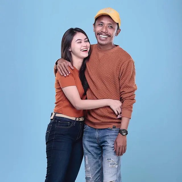 Terpaut Usia 12 Tahun, Ini 6 Potret Mesra Mas Pur dan Dwinda Ratna