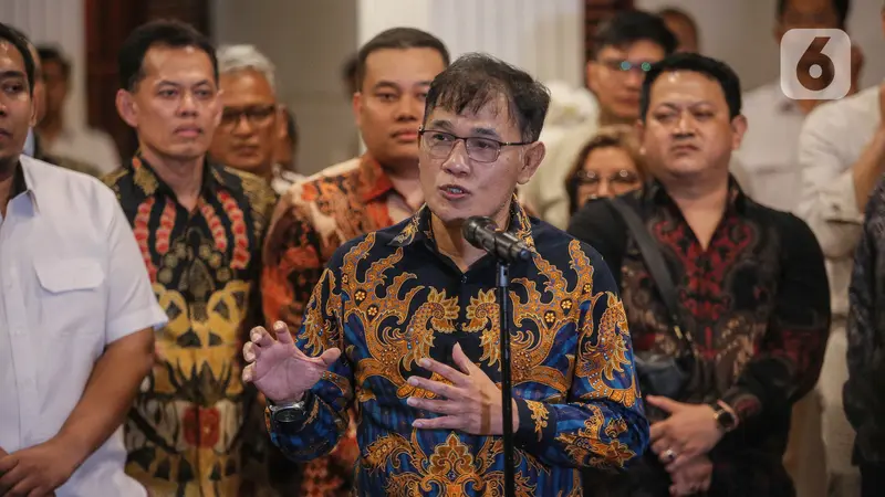 Politikus PDI Perjuangan Deddy Yevri Sitorus pun mengungkap alasan DPP PDIP belum melakukan pemecatan terhadap Budiman Sudjatmiko yang dianggap melanggar aturan partai karena mendukung Prabowo Subianto sebagai calon presiden.