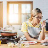 3 resep sahur untuk anak kos/shutterstock/Oaklizm