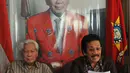 Suhardiman dan Ketua Pusat Koordinator Eksponen Ormas Tri Karya Golkar (EO-TKG) Zainal Bintang mengatakan penundaan Munas Golkar bertentangan dengan AD/ART Golkar, Jakarta, Selasa (2/9/2014) (Liputan6.com/Johan Tallo)