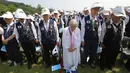 Veteran Perang Korea memberi penghormatan selama upacara Memorial Day di pemakaman nasional di Seoul, Korea Selatan, Rabu (6/6). (AP Photo/Ahn Young-joon)