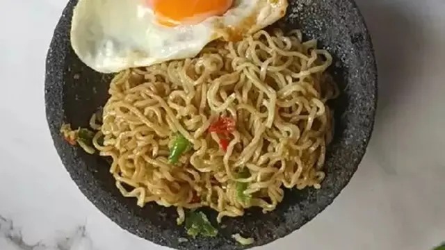 Resep mie goreng seblak coet viral. (dok. Cookpad @TrianaFitria)
