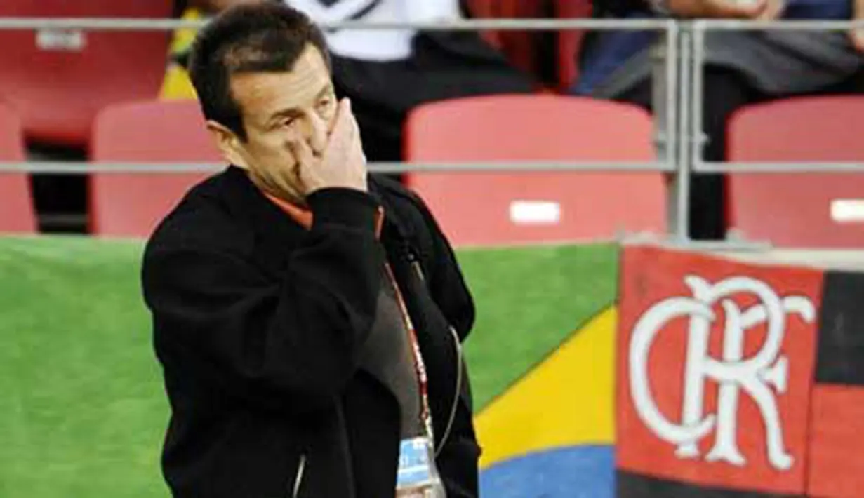 Ekspresi pelatih Brasil Carlos Dunga di laga perempat final PD 2010 lawan Belanda di Nelson Mandela Bay Stadium, Port Elizabeth, 2 Juli 2010. Brasil kalah 1-2. AFP PHOTO / FABRICE COFFRINI 