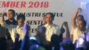Calon Presiden nomor urut 1 Joko Widodo (tengah) saat menghadiri acara deklarasi dukungan 7.000 relawan di Kawasan Pergudangan Olympic Bogorindo Sentul, Bogor, Jawa Barat, Selasa (27/11). (merdeka.com/Arie Basuki)