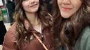 Liburan Sissy dan Vanesha di Korea Selatan tak hanya memberikan waktu berkualitas, tetapi juga meninggalkan kesan mendalam bagi penggemar yang mengikuti kebersamaan mereka. Vanesha juga mengomentari unggahan kakaknya dengan bahasa Korea "nomu nomu kiyowo" yang artinya sangat lucu. (Liputan6.com/IG/@sysiio)