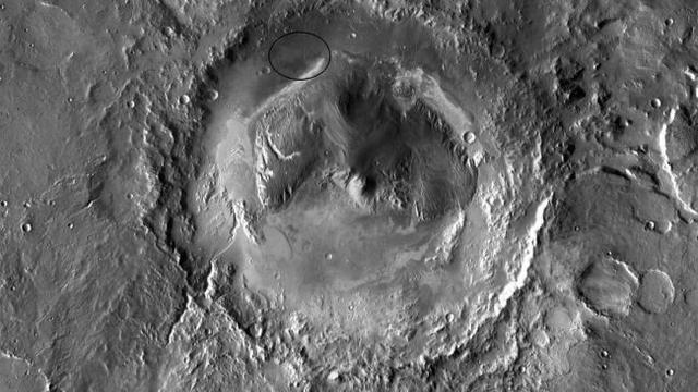 Kawah Gale dan Gunung Sharp