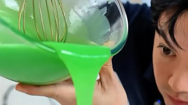 Nicky Tirta Bagikan Resep Klepon Cake yang Estetik. (instagram/nickytirta)