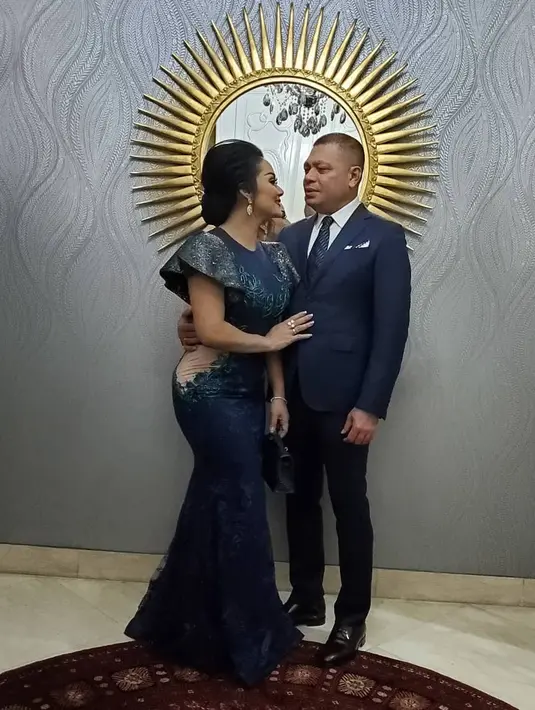 Tepatnya pada 20 Maret 2021 kemarin, KD dan Raul genap 10 tahun menjadi pasangan suami istri. Kini mereka juga berbahagia lantaran telah dikaruniai dua orang anak, Amora dan Kellen.  (Instagram/raullemos06)