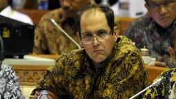 Director and Executive Vice President PT Freeport Indonesia, Robert Schroeder ikuti rapat dengar pendapat di Senayan, Jakarta, (20/1). RDP membahas divestasi saham Freeport, kesiapan BUMN dalam divestasi dan pembangkit listrik. (Liputan6.com/JohanTallo)