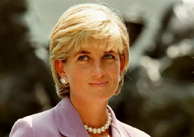 Diana, Princess of Wales pada sebuah upacara untuk Palang Merah di Washington. (AFP PHOTO / JAMAL A. WILSON)
