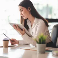 Ilustrasi perempuan bekerja/copyrightshutterstock/David Gyung