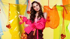 Sebagai salah satu publik figur, Cinta Laura sering curi  perhatian netizen. Pemotretan Cinta dengan menggunakan buah markisa satu ini juga tak lepas dari sorotan. (Liputan6.com/IG/@claurakiehl)